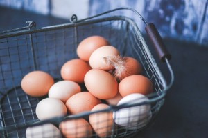 metal-easter-eggs-basket
